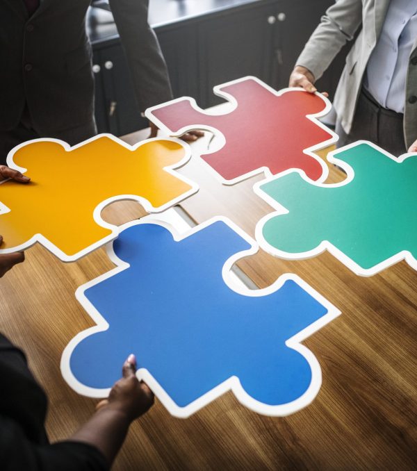 Business people connecting puzzle pieces